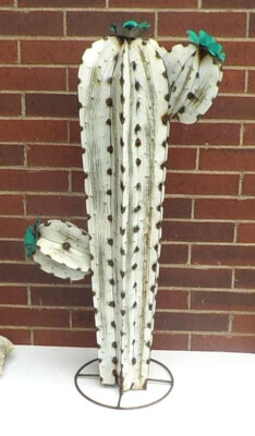 ESCULTURA DE CACTUS PEPINO ARTE PATIO METAL 41" ALTO X 24" ANCHO BLANCO Foto 1 de 4