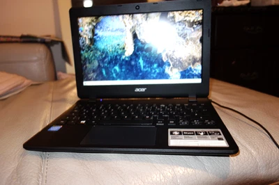 Acer Aspire ES1-111M 2GB RAM 32GB eMMC 11.6" Windows 10 Notebook - Image 1 of 4