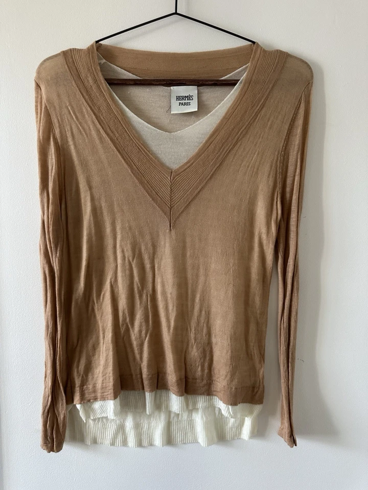 Suéter Hermès Color Nude Cuello en V Seda y Cachemira Look de Dos Piezas Foto 1 de 4