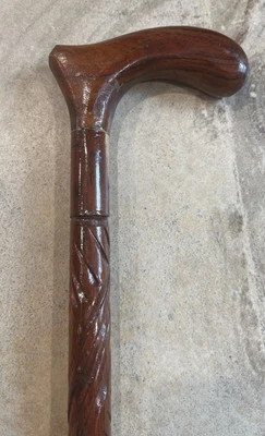 Bastón de madera vintage con diseño tallado a mano Foto 1 de 4
