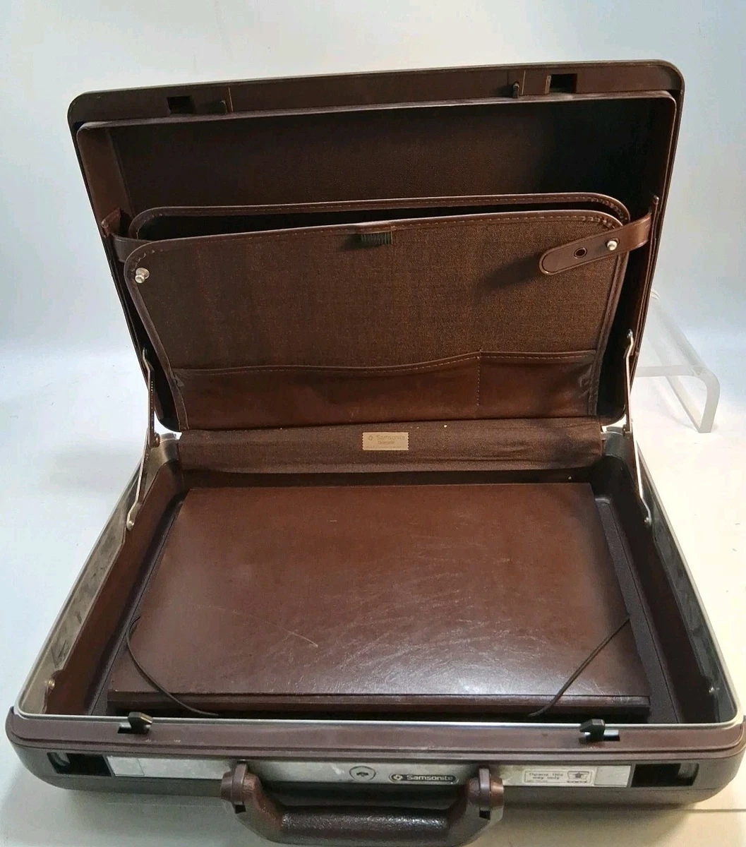 Plastic 1980s Vintage Luggage & Vintage Travel Accessories for