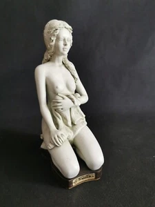 Scultura in Bisquit del pittore Gianni Visentin( Collezione Richelieu) H 28cm - Foto 1 di 9