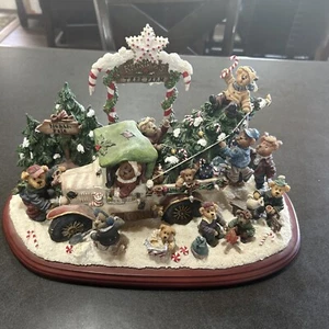 The Boyds Bears at Kringle's Tree Farm Xmas Decoration Danbury Mint W/ Styrofoam - Picture 1 of 5