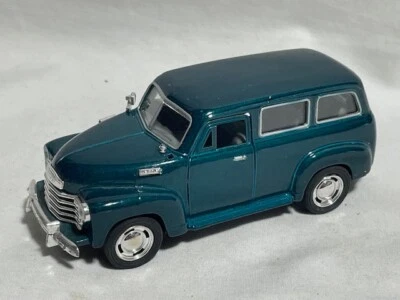 Kinsmart 1950 Chevrolet Suburban, Green, Doors Open, 1/36 - Image 1 of 3