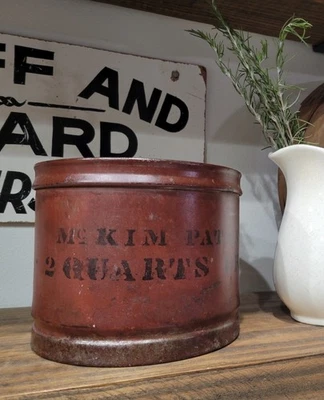 ¡¡GUAU!! Antigua pintura roja antigua primitiva McKIM de metal remachado de 2 cuartos medida seca Foto 1 de 4