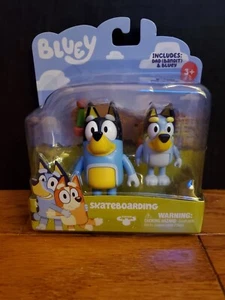 Bluey & Dad Bandit 2er Pack Skateboarding Figuren Set Neu im Paket Schneller Versand! - Bild 1 von 1