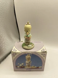 Precious Moments - Mini Figura Mensual "MAYO" 1989 #573315 en CAJA Enesco - Imagen 1 de 11