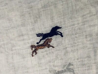 De Colección Voile Blanco con Bordado Negro y Marrón Semental Correr Caballos BTHY Foto 1 de 4