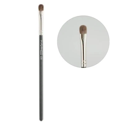 MAC 228 Detail Brush Natural Hair Small Eye Shadow Brush - Image 1 of 3