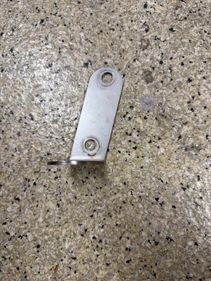 2007-2018 吉普牧马人 JK 左手挡风玻璃天线支架 — 第 1/3 张图片