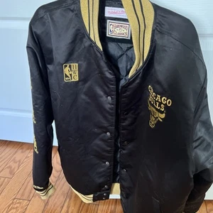 Chicago Bulls Mitchell Ness Satin MVP 6x NBA Champions Jacket Xl - Picture 1 of 5