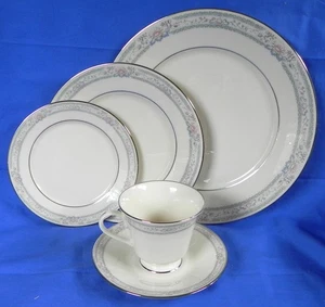 Lenox "Charleston" 5-pc Place Setting, Ivory China USA, Cup Saucer 3 Plates, Exc - Picture 1 of 7