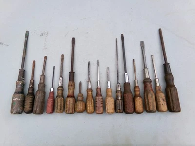 Lot of 16 Wooden Handled Vintage Screwdrivers - Image 1 of 4