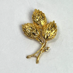 Vintage Three Pinecone Pin/brooch textured Gold Tone Country Rustic style - Picture 1 of 7