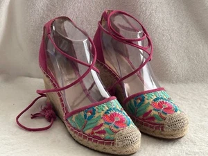 Ivanka Trump Espadrille Wedge Heel Pink Suede Floral Embroidered Shoes Sz 7.5 - Picture 1 of 12