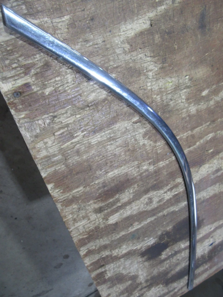 Chevrolet Stileline Deluxe 1949-1952 4 puertas sedán marco exterior moldura PR Foto 1 de 4