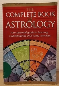 The Complete Book of Astrology by Caitlin Johnstone - 2005 - Trade Paperback - Foto 1 di 8