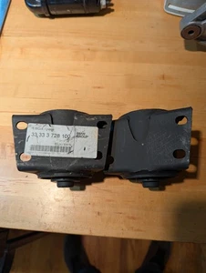 PAIR BMW NK-E3-E9 rear axle rubber mountings(2) NEW GENUINE 33333728100 PAIR - Picture 1 of 1