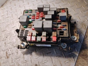 2006 Silverado 6.0 Motor Engine Electronic Fuse Relay Power Distribution Box OE - Picture 1 of 8