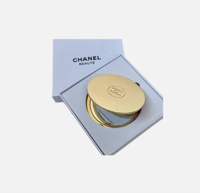 Espejo compacto de doble cara dorado Chanel Beauté - Regalo con compra - Nuevo en caja Foto 1 de 3