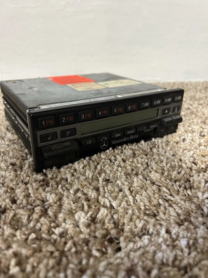 Reproductor de casete estéreo de radio Becker fabricante de equipos originales de fábrica para Mercedes W124 1986-1993 Foto 1 de 4