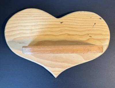 Estante de pared de corazón sin terminar de madera de pino pequeño hecho a mano vintage núcleo de cabaña Foto 1 de 4
