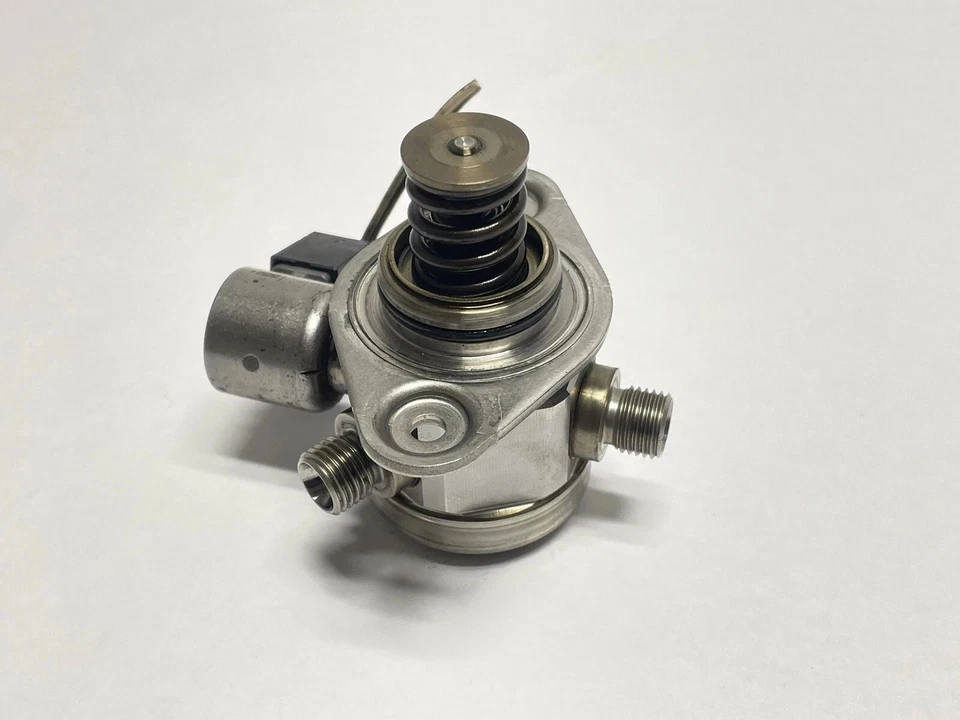 (2) 09-16 BMW F01 F04 750i N63 4.4L V8 Bomba de combustible de alta presión 13517595339 OEM Foto 1 de 4