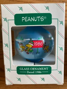 NEW HALLMARK PEANUTS SNOOPY GLASS TEARDROP CHRISTMAS ORNAMENT 1986 - Picture 1 of 1