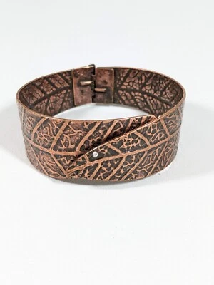 Copper Tone Textured Leaf Crystal Mock Wrap Hinge Bangle Bracelet 7 inches - Изображение 1 из 4