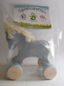 ++ GE1299 Helga Kreft Spielewelten 90629 Holz Ziehpferd grau 18cm NEU - Bild 1 von 3