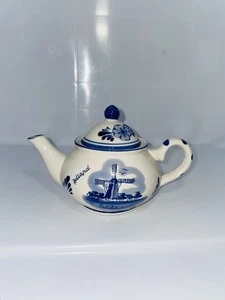 Hand Painted Delft Blue Tea Pot - made in Holland - Picture 1 of 7