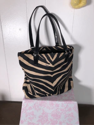 Bolso de hombro Coach para mujer exclusivo con estampado de cebra a rayas negro tostado mediano Foto 1 de 4