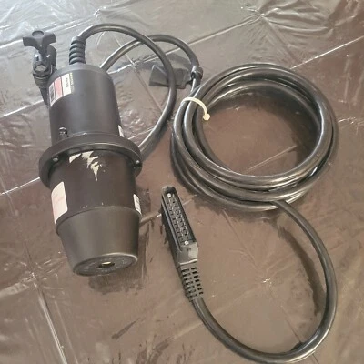 Mini cabezal de flash Bowens Quad 3 km con cúpula transparente Foto 1 de 2