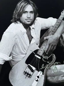 Keith Urban original handsigniertes handsigniertes 8 x 10 Farbfoto SCHÖN! - Bild 1 von 2