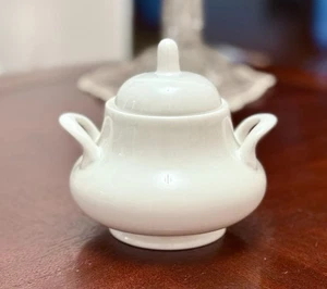 Fitz And Floyd, Naveah White, Sugar Bowl, Bone China, 4 In With Lid, No Chips - Picture 1 of 6