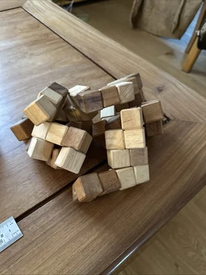 Casse-tête Snake Cube ou diabolicube BOIS valeur 30 e - Photo 1/4