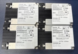 4 disques durs SSD SAS 512k Toshiba NetApp PX05SRB384 3,8 To 12 Gbit/s 2,5" - Photo 1/9