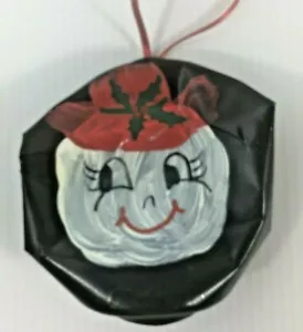 Muñeco de nieve de lata triturada adorno de Navidad decoración navideña blanco y negro - Imagen 1 de 6