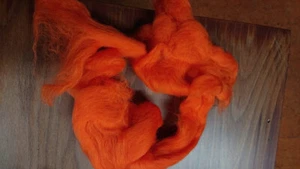 Merino Schaf Wolle 21-28 micron Kammzug Band orange Spinnen Filzen 25 g - Bild 1 von 3