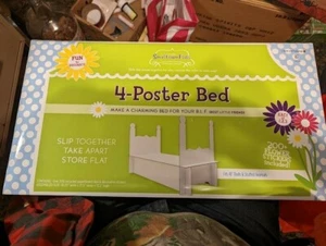 PICCOLI APPARTAMENTI, LETTO A BALDACCHINO CON 200+ ADESIVI KIT MOBILI BAMBOLA - Foto 1 di 7