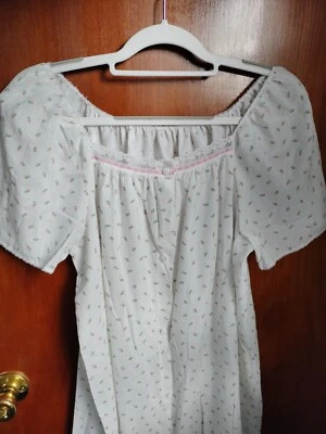 Bata de Colección Sears Granny Core Blanco Floral Cierre a Presión 48x39 Med Foto 1 de 4