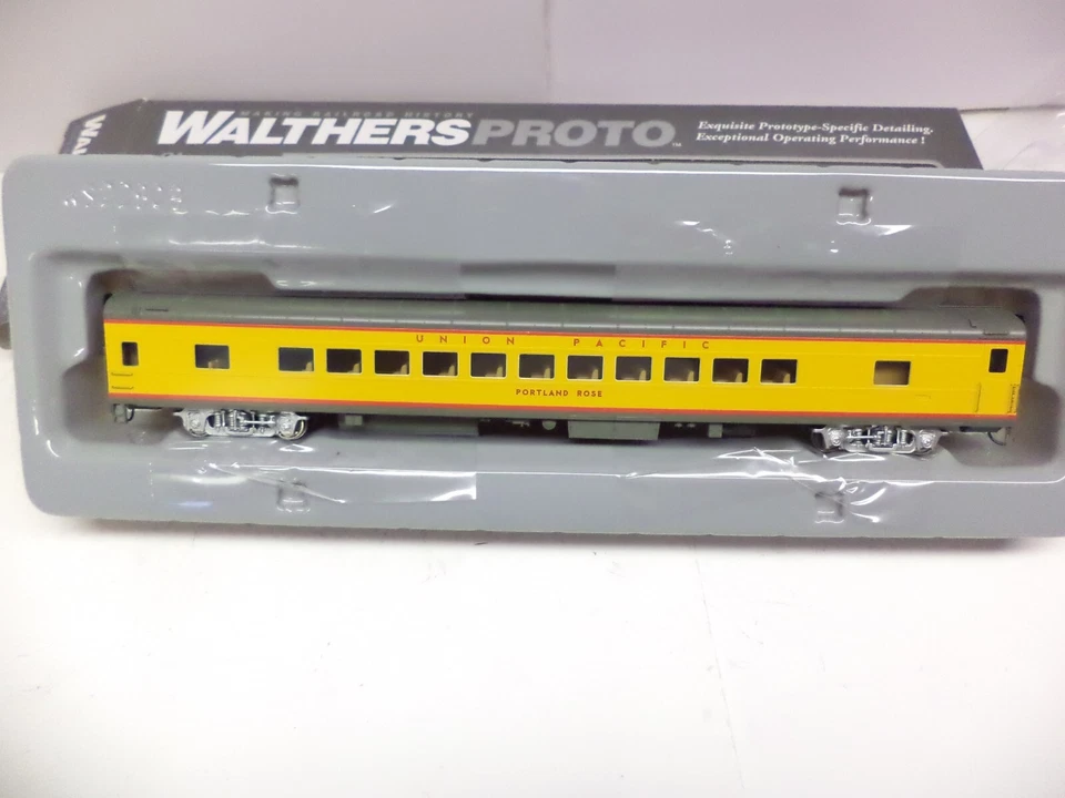 Walthers Proto Ho 920-18001, 44-Seat Coach Union Pacific, Portland Rose, lot B - Image 1 of 3