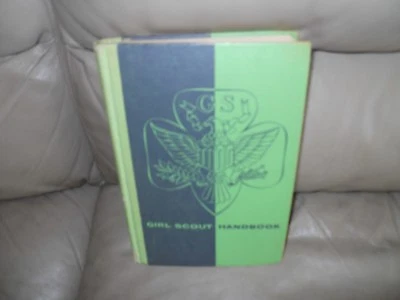 Vintage Book Girl Scout Handbook 1955 Antique Books Hardcover Scouting Service  Foto 1 de 2