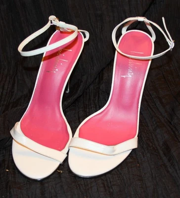 Zapatos LUICHINY Tacones Blanco Correa al Tobillo MUJERES Talla 8 Bonitos Foto 1 de 4