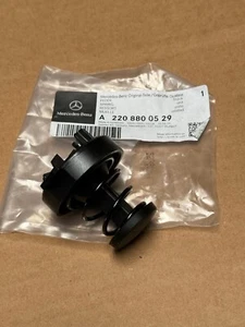 MERCEDES-BENZ GENUINE W220 S350 S430 S55 S500 HOOD LATCH CATCH RELEASE SPRING - Bild 1 von 2