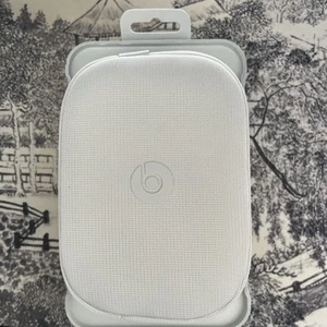 Beats Solo 4 Warm White - Picture 1 of 2