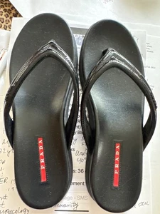 Prada Damen Pantoletten schwarz Größe 39,5 Leder Slipper Freizeit Comfort Schuhe - Bild 1 von 6