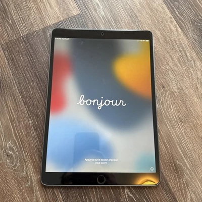 Apple iPad Pro 10.5" WiFi/Celular 64GB MQEY2LL/A Gris espacial Foto 1 de 4