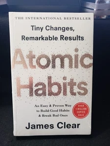 Atomic Habits By James Clear An Easy Proven Way To Build Good Habits - SEALED - Foto 1 di 2