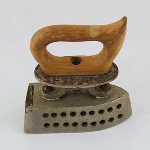 Antigua PLANCHA de Metal para Piedra Incandescente, Mango de madera. - Imagen 1 de 5